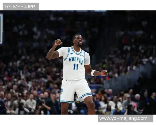 女主持与皮尔斯默契合作皮尔斯直言不愿与他人共做播客