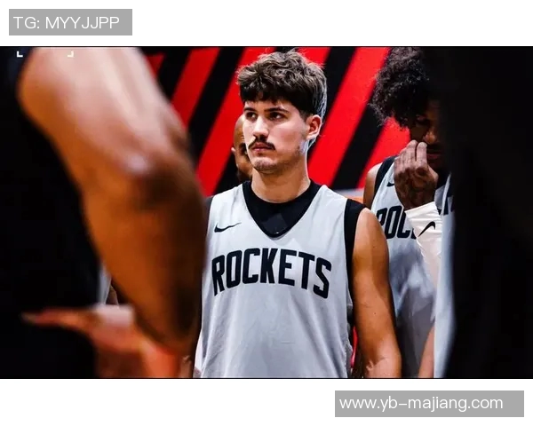 火箭训练营第4日精彩瞬间KD与谢泼德击掌卡佩拉与亚当斯温馨相拥