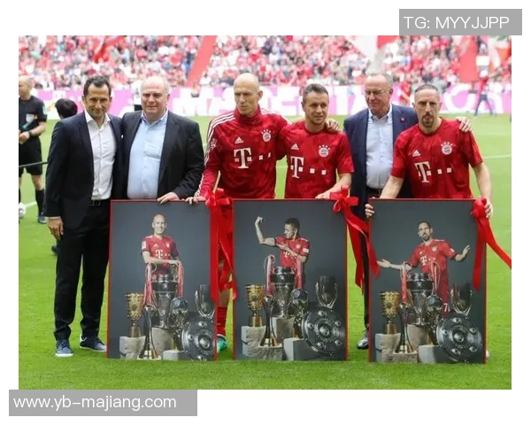 拜仁海报热身欧冠对决巴黎罗贝里小猪同框伊布小罗回忆重温